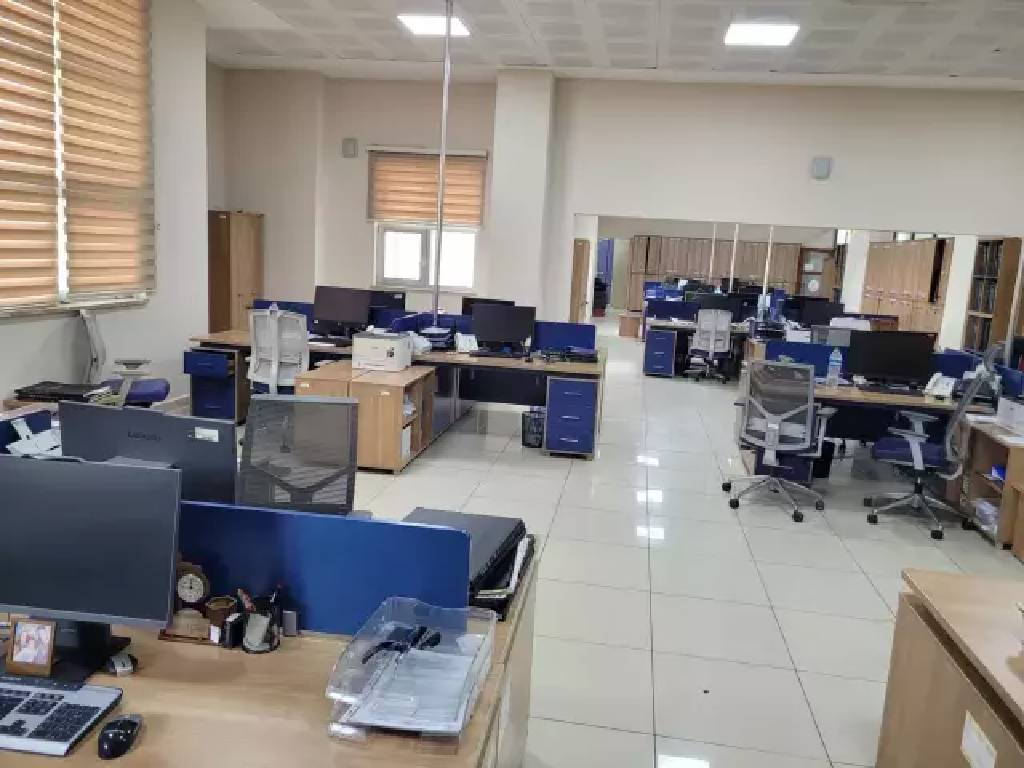Memurlar işi bıraktı, kamu kurumları boş kaldı