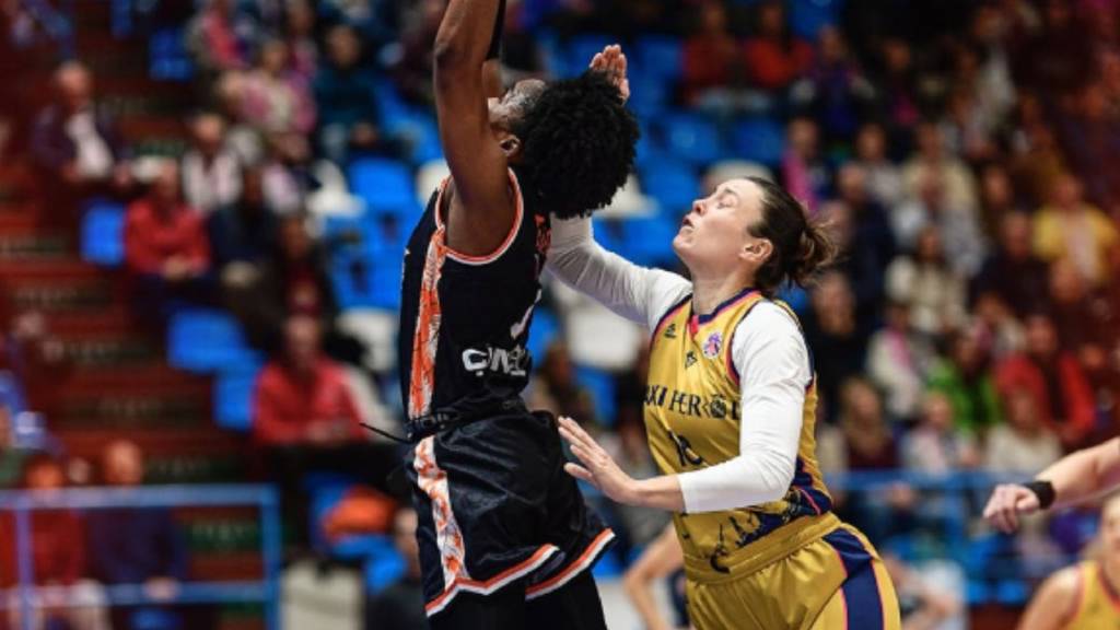 ÇBK Mersin, BAXI Ferrol'ü 85-42 yendi