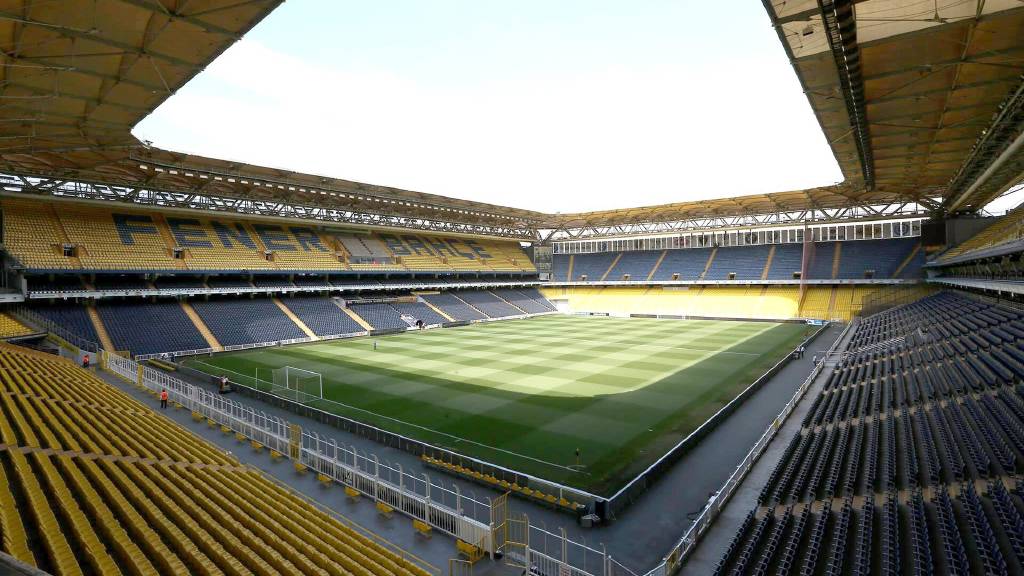 Fenerbahçe, Dirk Kuyt yönetiminde Göztepe'yi ağırlıyor