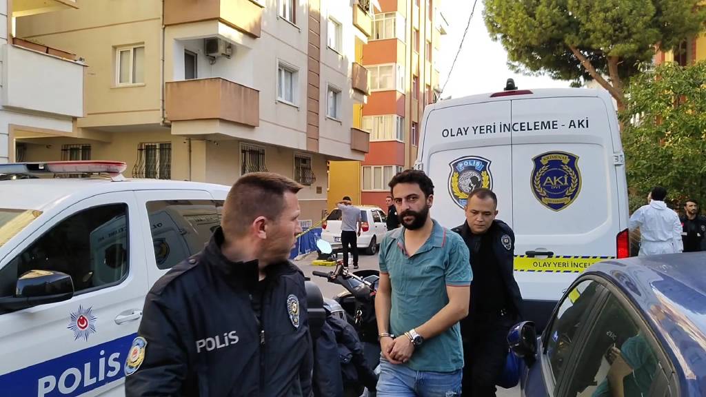 İstanbul'da şüpheli ölüm… Kadın öğretmen 6’ncı kattan düştü, sevgilisi gözaltına alındı
