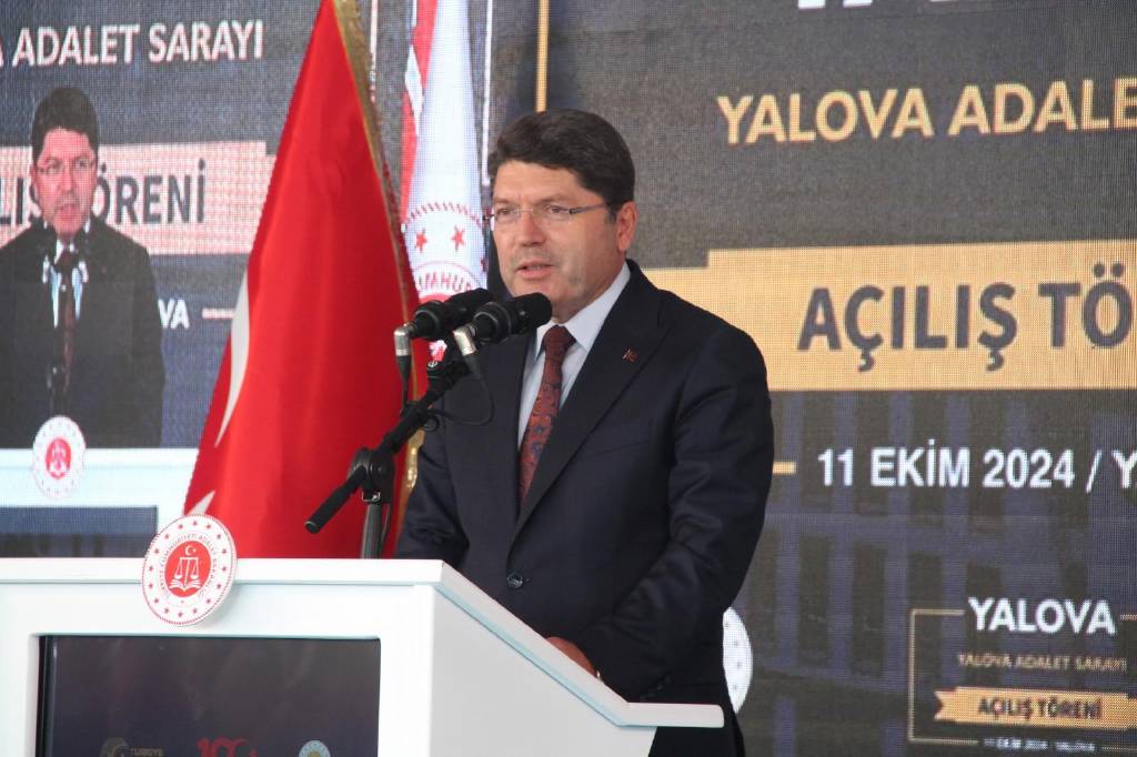 Adalet Bakanı Tunç'tan suçla mücadele çağrısı: 'Kadına şiddet kırmızı çizgimiz'