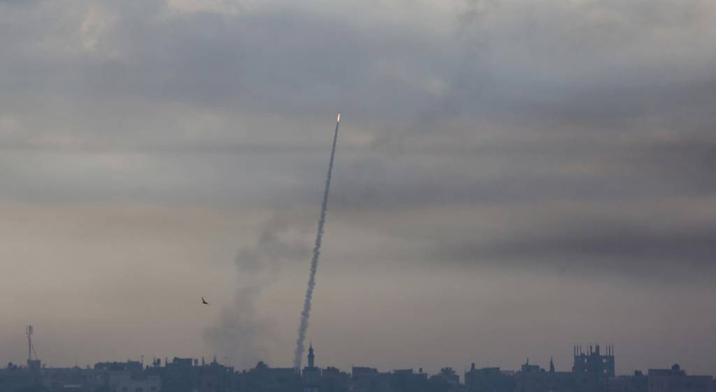 İsrail, Hizbullah’ın ülkenin kuzeyine 180 roket fırlattığını duyurdu