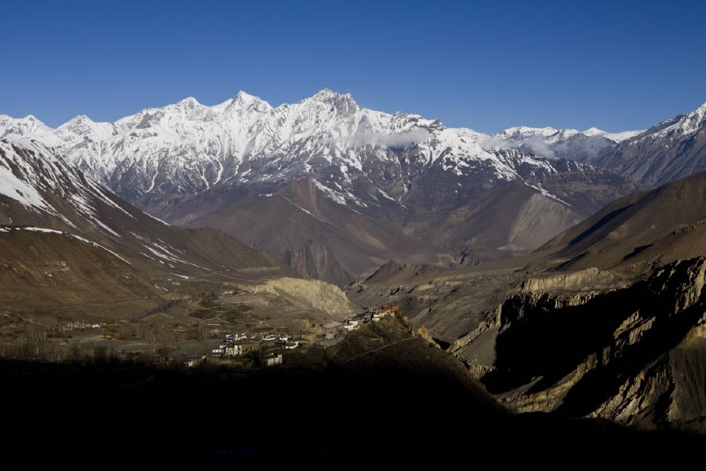 Nepal’de 5 Rus, dünyanın en yüksek 7’nci dağından düşerek öldü