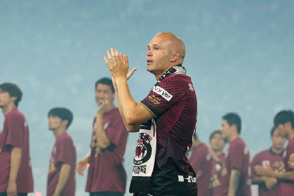 Kimilerine göre tarihin en iyi orta saha oyuncusuydu... teşekkürler Iniesta!