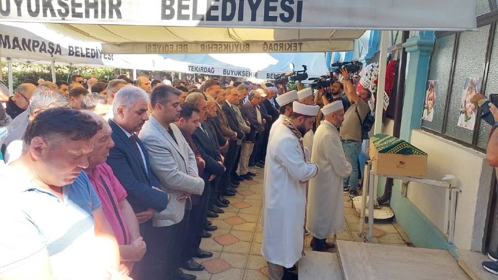 Sıla bebeğe veda! Dedesinin soyadı ile toprağa verildi…