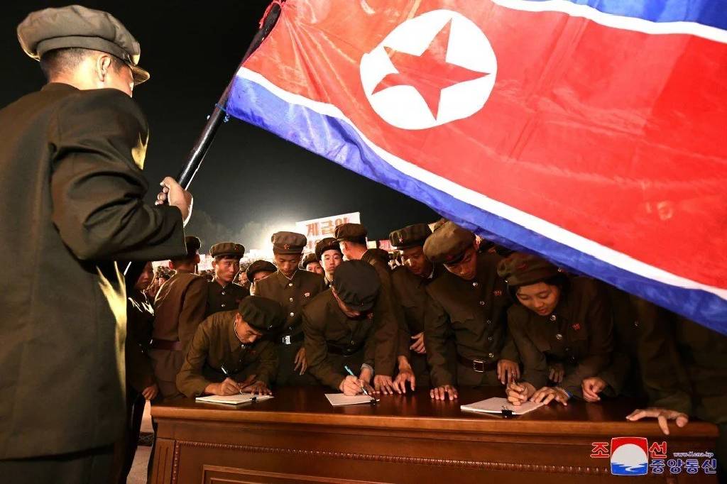 Kuzey Kore'den sert çıkış: 1,4 milyon gönüllü asker Güney Kore'ye karşı hazır!