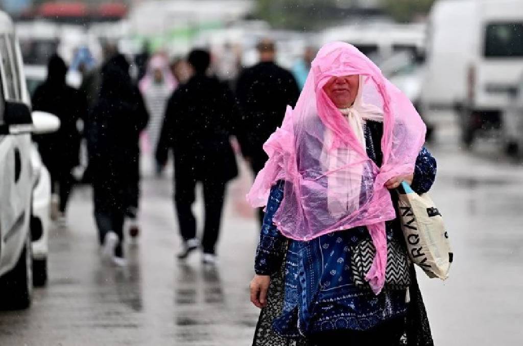 Perşembe gününe dikkat! Sıcaklık düşüyor, kar geliyor