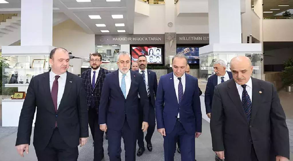 Bakan Işıkhan’dan TUSAŞ’a başsağlığı ziyareti 