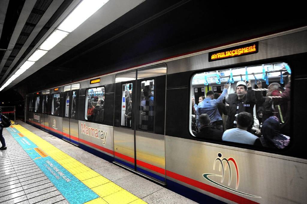 Marmaray 11'inci yaşını yolcu rekoruyla kutladı