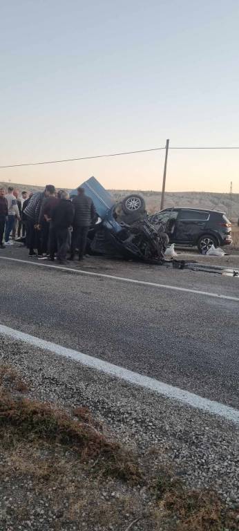 Çorum'da hafif ticari araç ile otomobil çarpıştı: 2 ölü, 2 yaralı