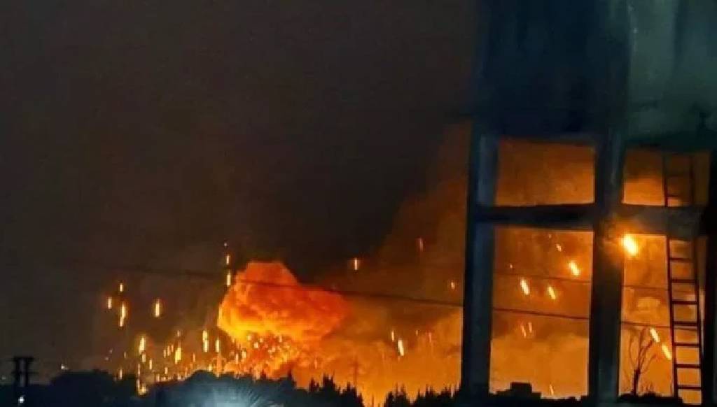 İsrail, Suriye'deki Rus hava üssü yakınlarında silah deposunu vurdu