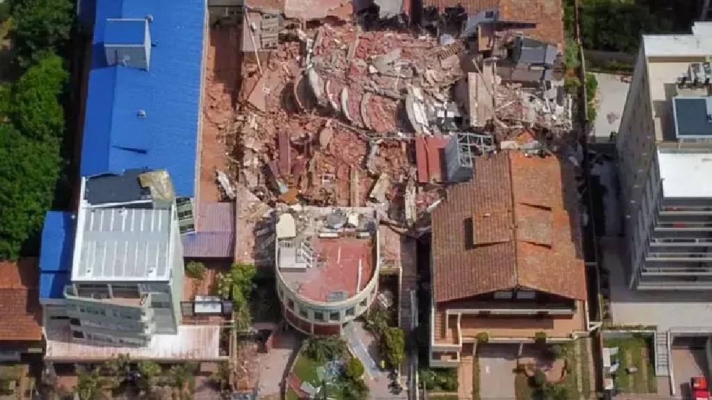 Arjantin’de izinsiz inşaat çalışması yapılan 10 katlı otel çöktü: 1 ölü