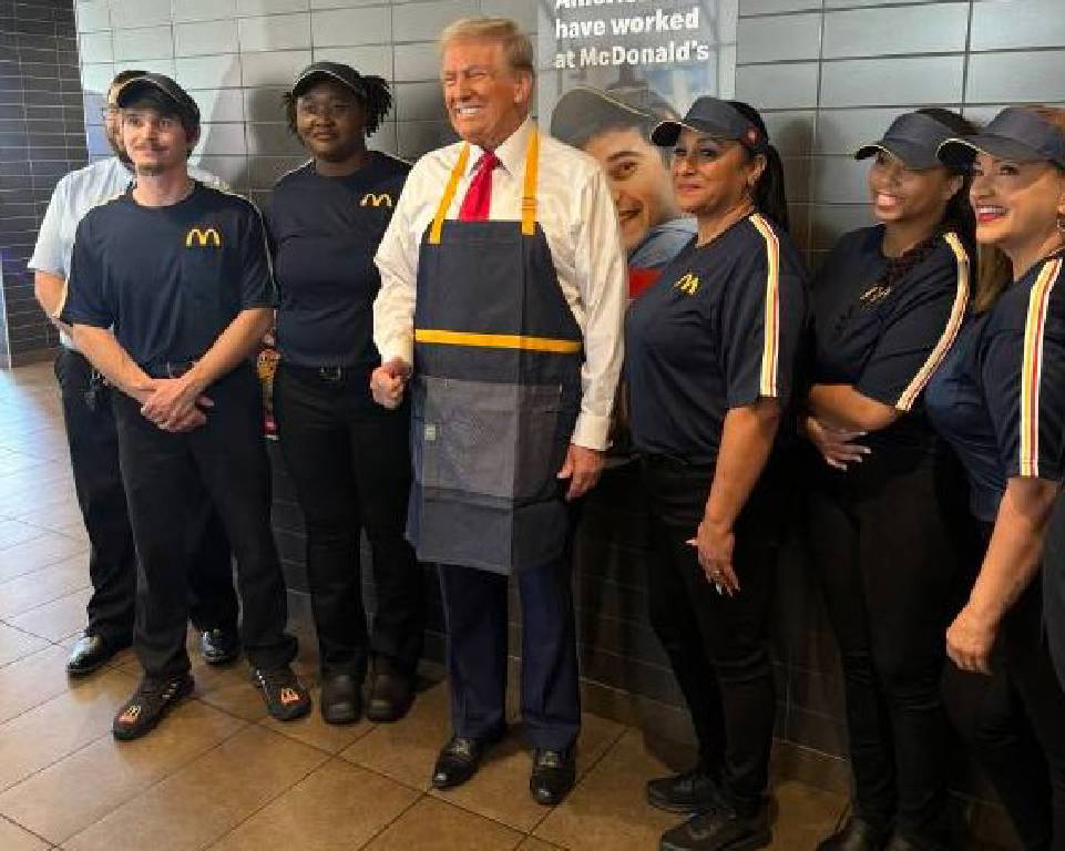 Gören şoke oldu! ABD başkan adayı Donald Trump hamburgercide çalıştı…