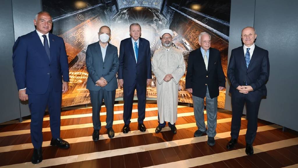 Cumhurbaşkanı Erdoğan, 'Ayasofya Fotoğrafları' sergisini gezdi