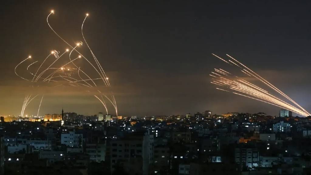 İsrail kana doymadı! Gece boyunca Lübnan'a bombardıman...