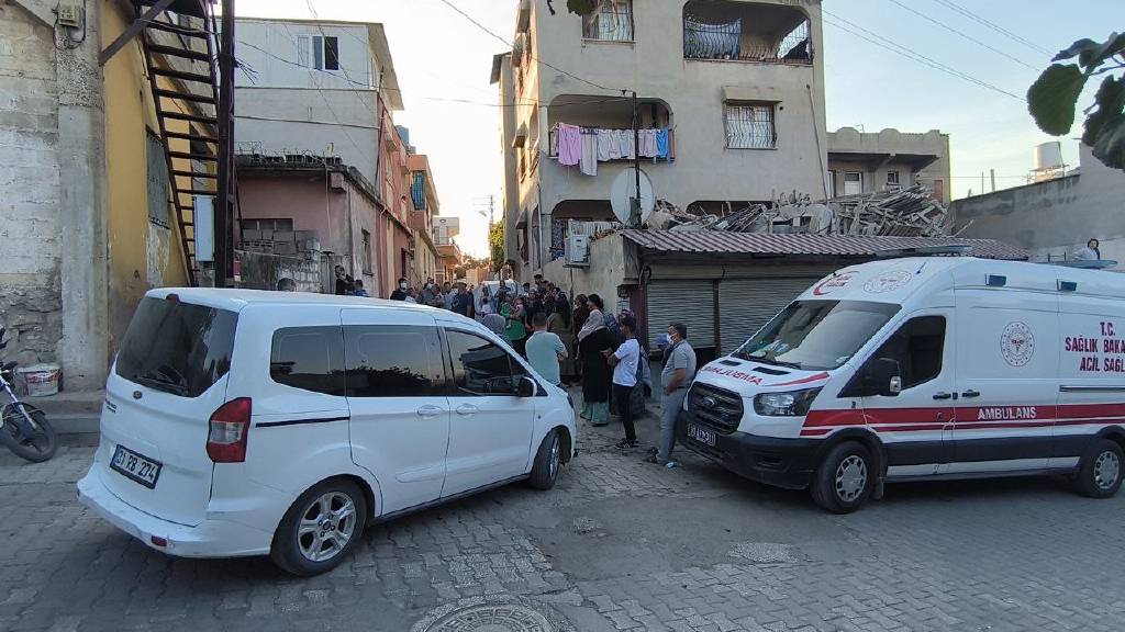 Hatay'da koku üzerine girilen evde ceset bulundu