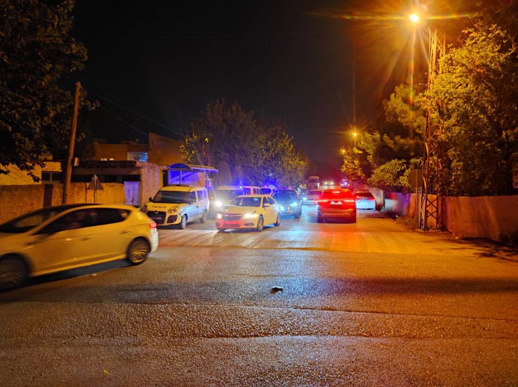 Batman'da ‘dur’ ihtarına uymayan sürücü, polise çarptı! Ağır yaralı...