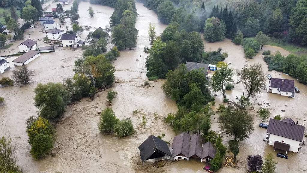 Bosna Hersek'teki sel felaketinde can kaybı 26'ya yükseldi...