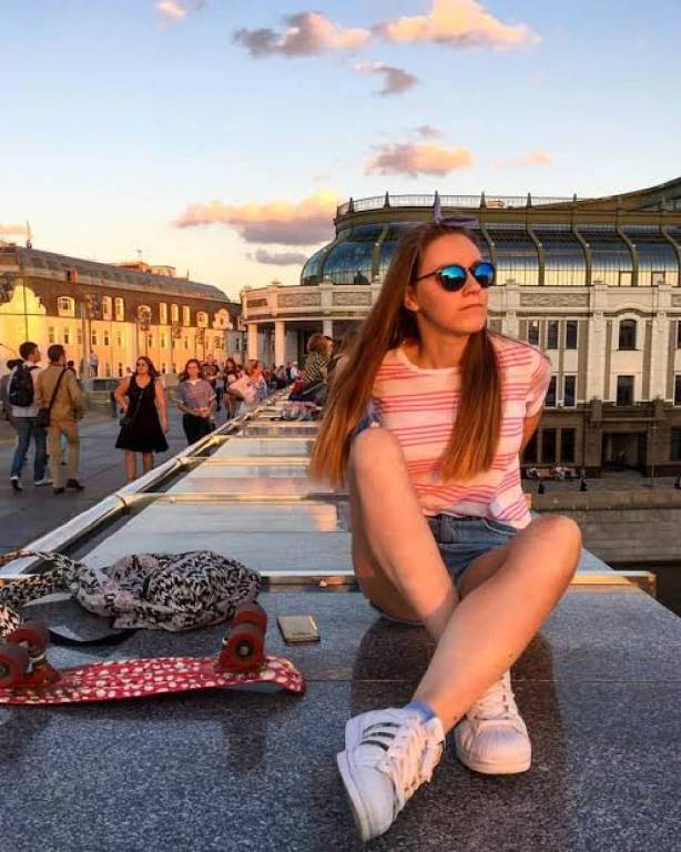 TikTok fenomeni Arina Glazunova, alt geçide düşerek hayatını kaybetti