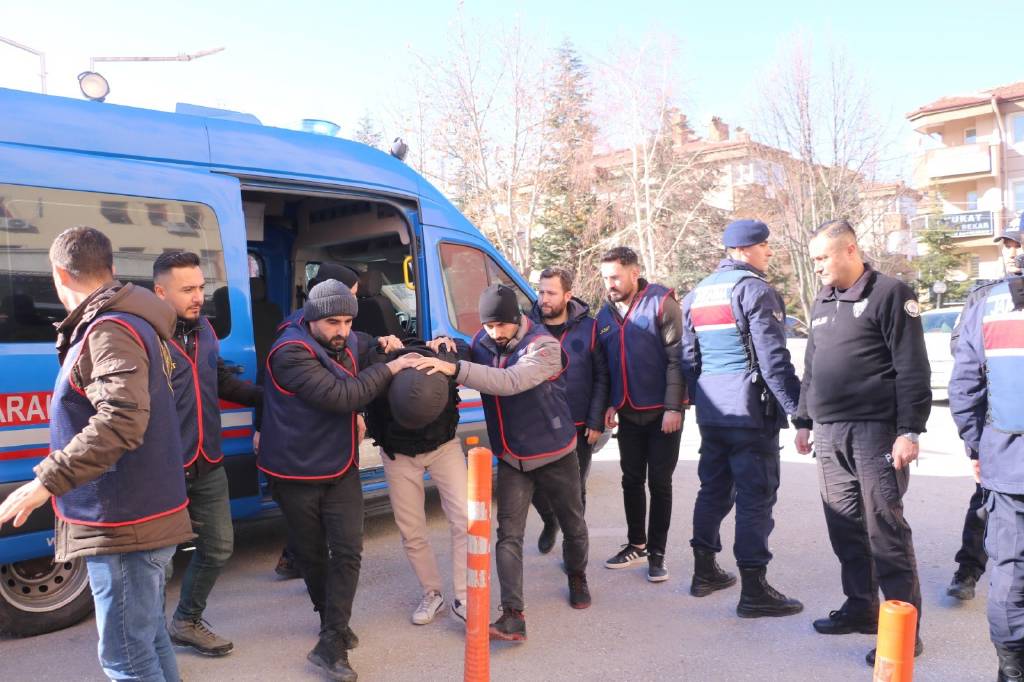 Adalet yerini buldu! Afyonkarahisar’da 4 kişiyi öldüren caniye rekor ceza… 