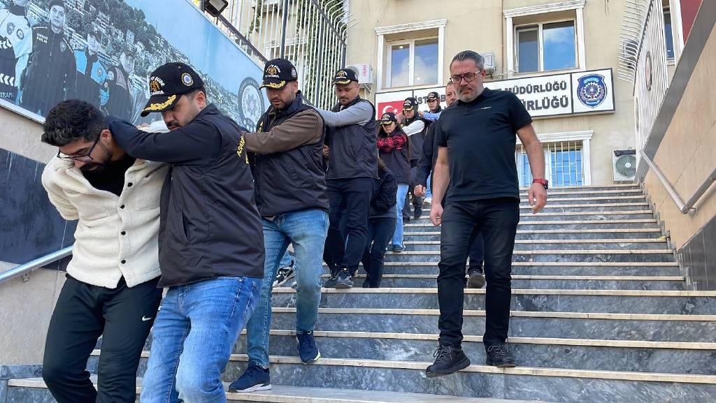 Sınavsız üniversite vurgunu! İran uyruklu öğrencileri yaklaşık 700 bin dolar dolandırdılar…