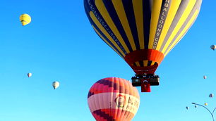 Kapadokya'da balonlar Türk Bayrakları ile havalandı