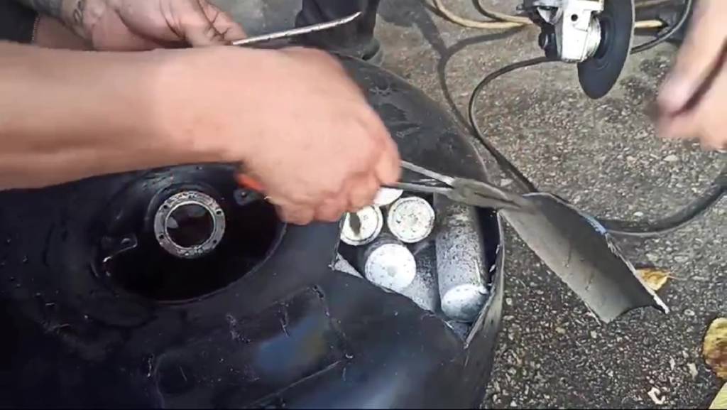 Otomobilin LPG tankından uyuşturucu çıktı
