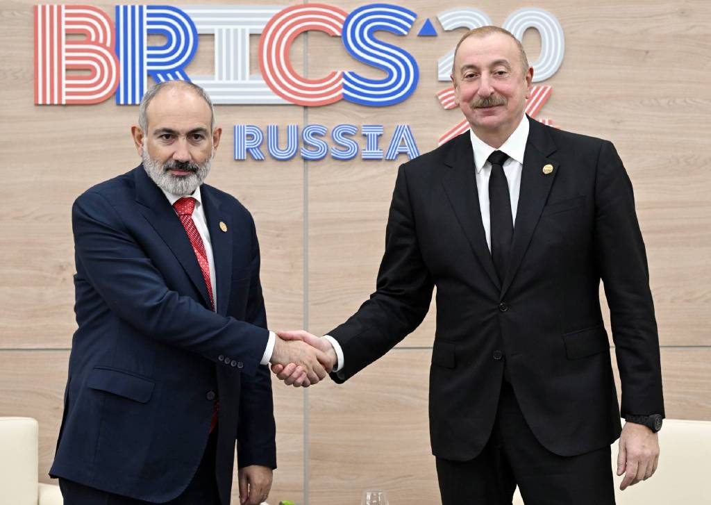 Aliyev ile Paşinyan, Rusya'da barış sürecini görüştü