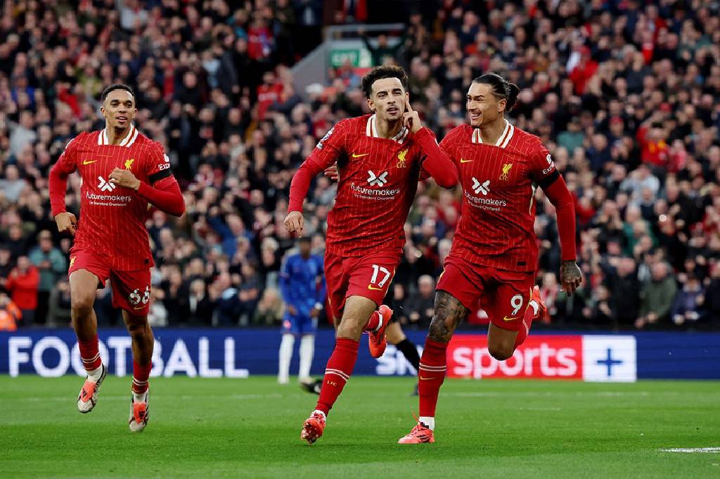  Premier Lig'de Liverpool, Anfield'da karşılaştığı Chelsea'yi 2-1 mağlup etti