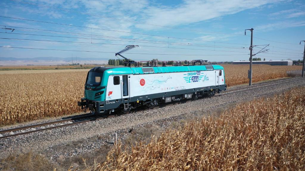 Türkiye'nin ilk yerli ve milli elektrikli ana hat lokomotifi... 2025 yılında raylara inecek!