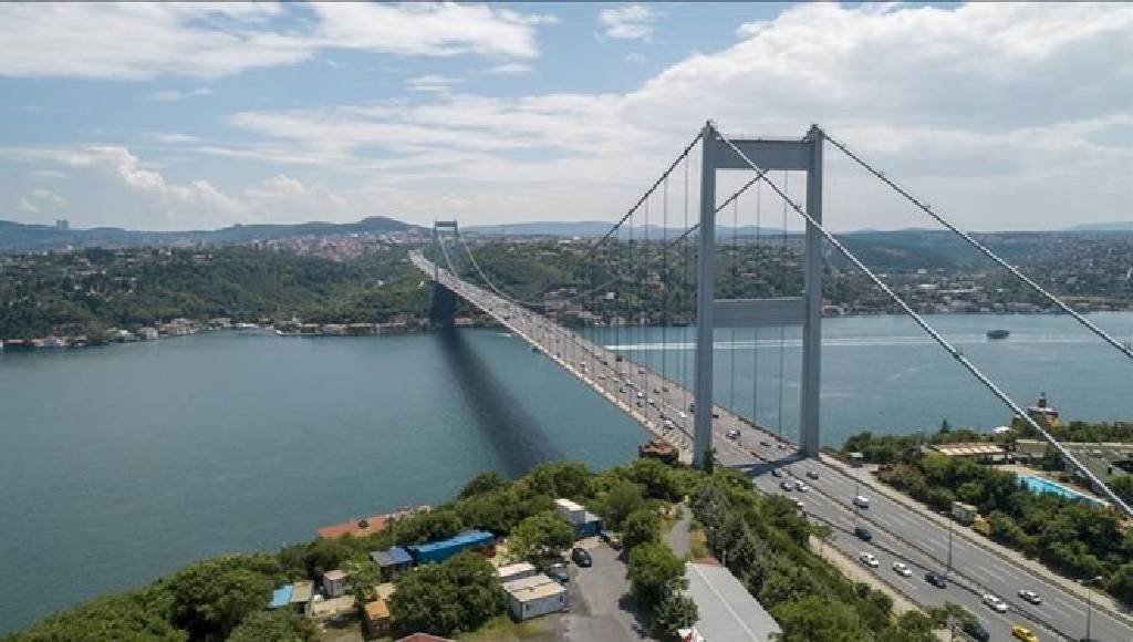 İstanbul Boğazı, gemi trafiğine kapatıldı