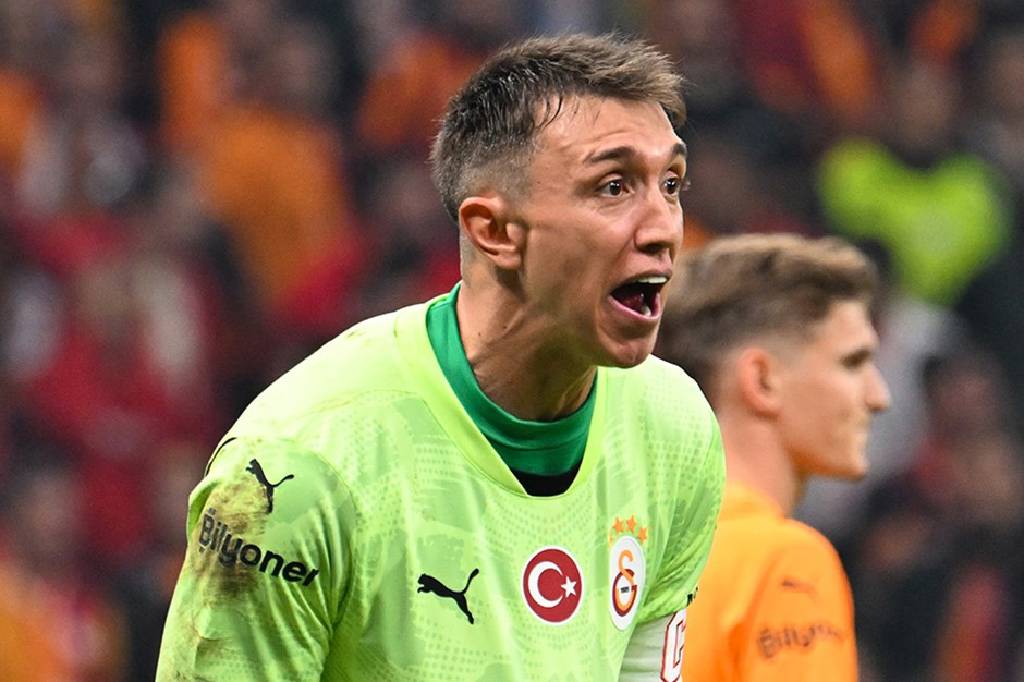 Muslera kalıyor mu?