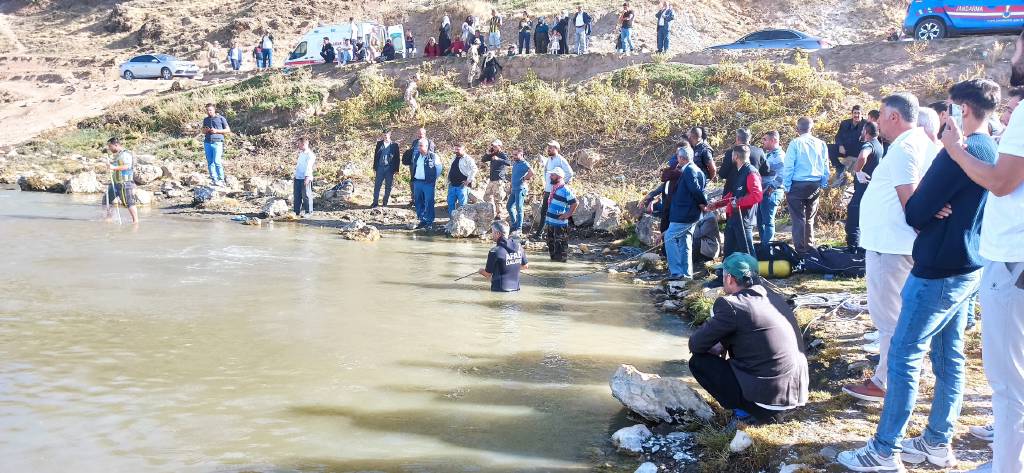Bitlis'te kaplıcaya giren baba ile oğlu hayatını kaybetti