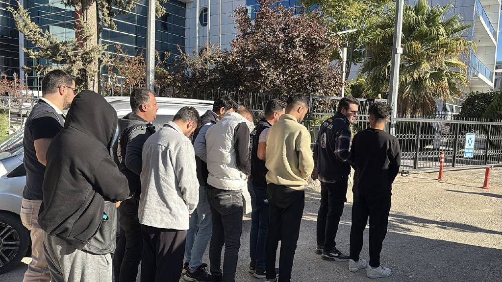 ‘Hediye kazandınız’ dolandırıcıları operasyonla yakalandı!
