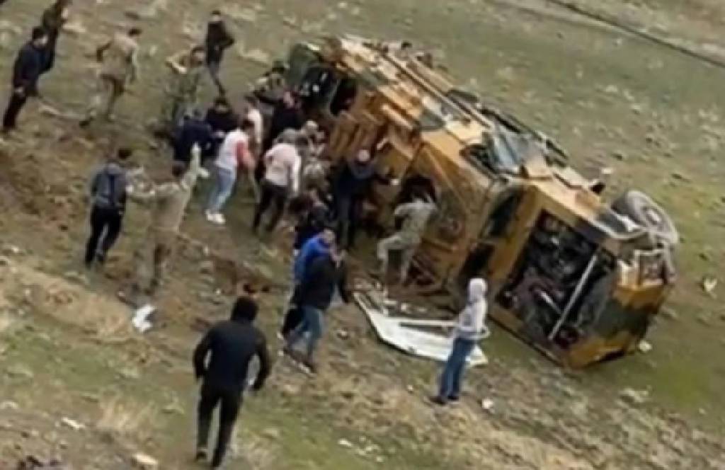 Şırnak'ta askeri araç devrildi: 10 yaralı