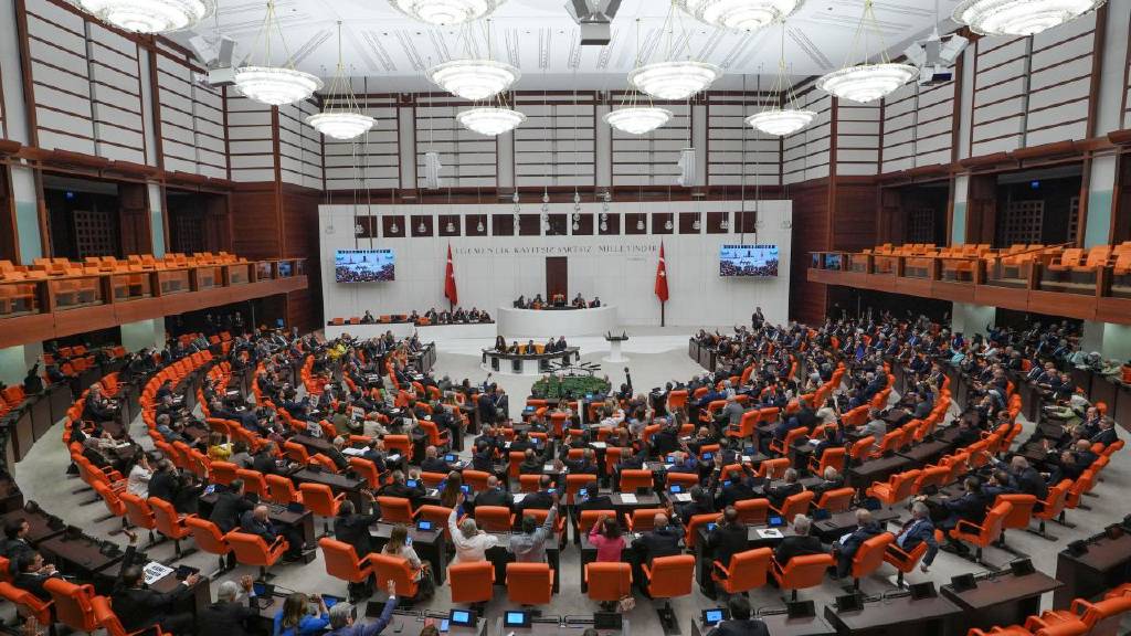 TBMM'de kadına yönelik şiddete karşı araştırma komisyonu kuruluyor...
