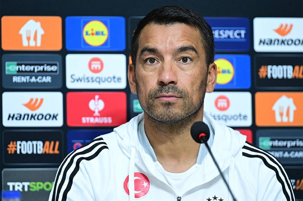 Van Bronckhorst, Frankfurt mağlubiyetinin faturasını kesti