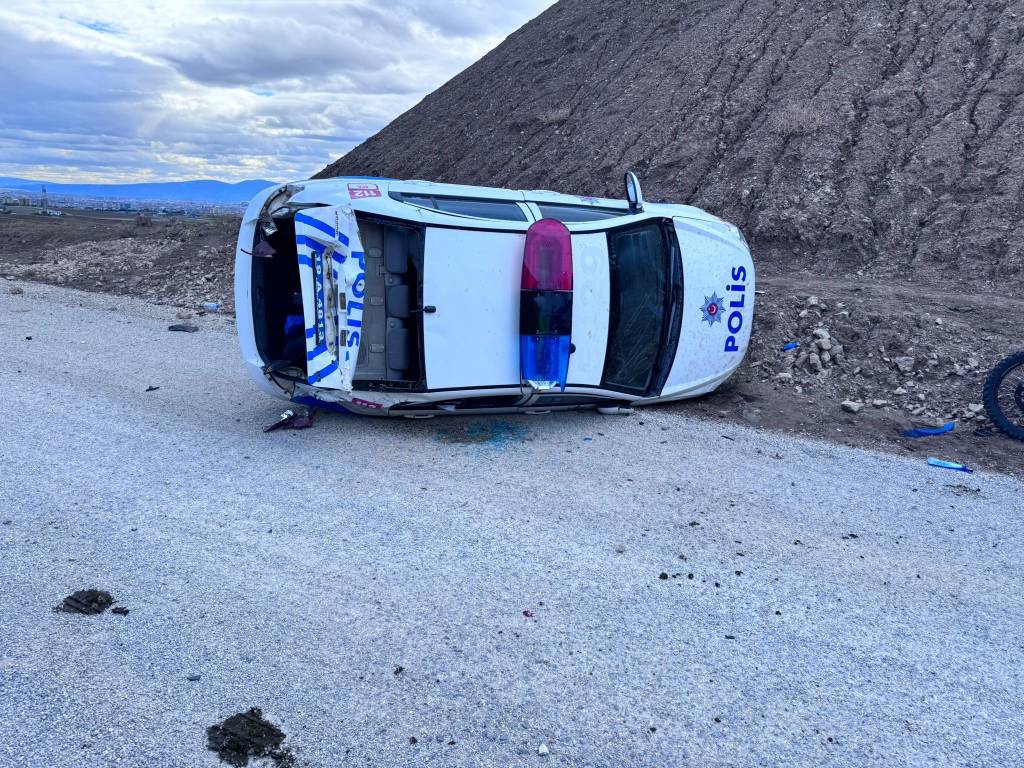 Çorum'da polis aracı takla attı