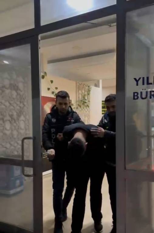 Polise verdiği kimlik sahte çıktı, gözaltına alındı
