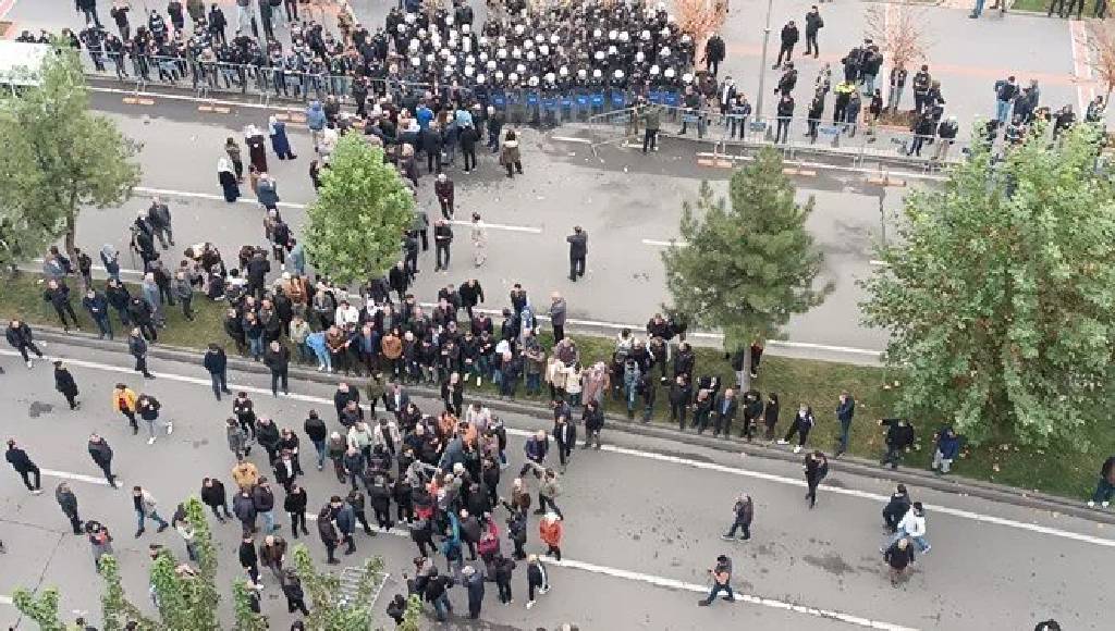 Mardin, Batman, Diyarbakır, Şırnak ve Şanlıurfa'da kayyum sonrası 5 ilde gösteri yasağı