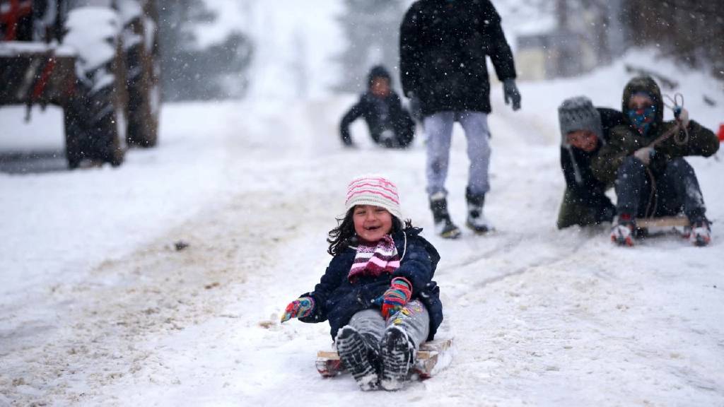 Eğitime kar engeli! Birçok ilde okullar tatil edildi...