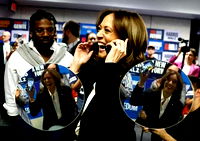 Seçim gecesine damga vuran telefon! Kamala Harris sosyal medyanın diline düştü…