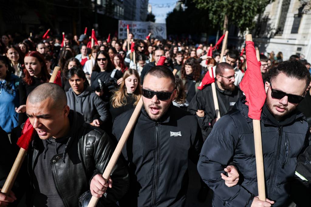 Yunanistan’da binlerce işçi genel greve gitti