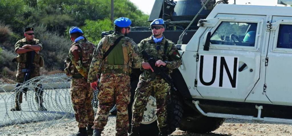 UNIFIL’de görevli İtalyan üssüne patlamamış top mermisi isabet etti