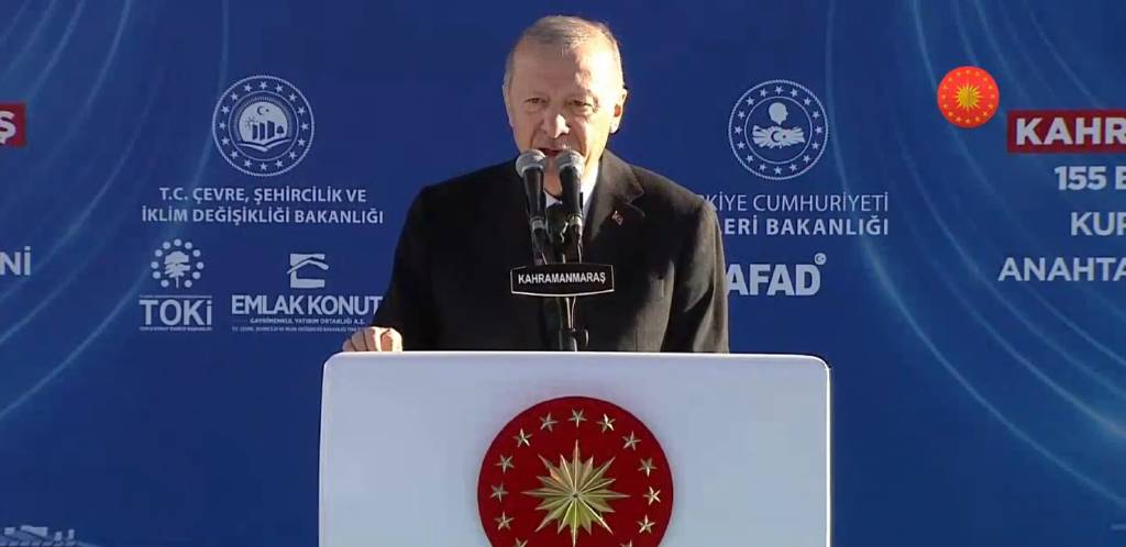 Cumhurbaşkanı Erdoğan, Kahramanmaraş'ta... Deprem konutlarının anahtarları teslim ediliyor...