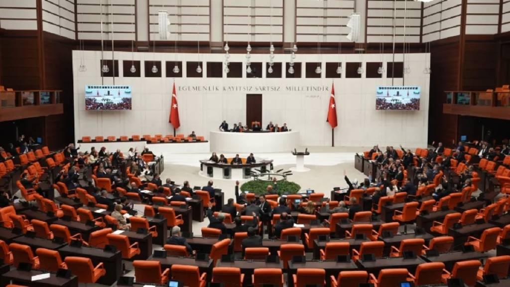 9. Yargı paketi TBMM’de kabul edildi! Kadınların soyadı düzenlemesi tekliften çıkarıldı...