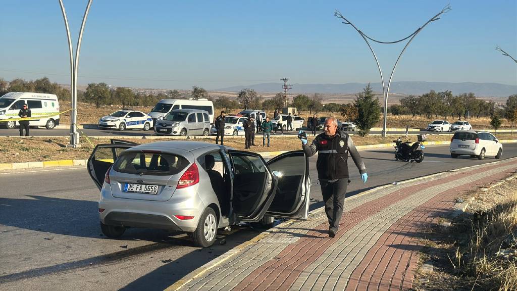 Uşak'ta trafik kazası: 2'si polis 4 yaralı