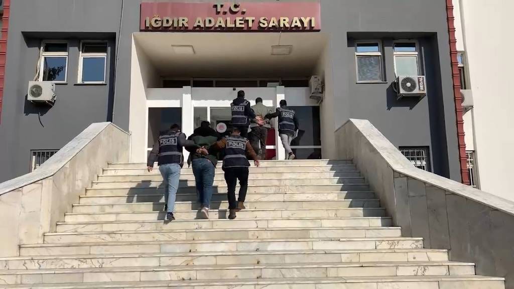 Iğdır'da İstiklal Marşı okunurken ayağa kalkmayan 2 kişi gözaltına alındı