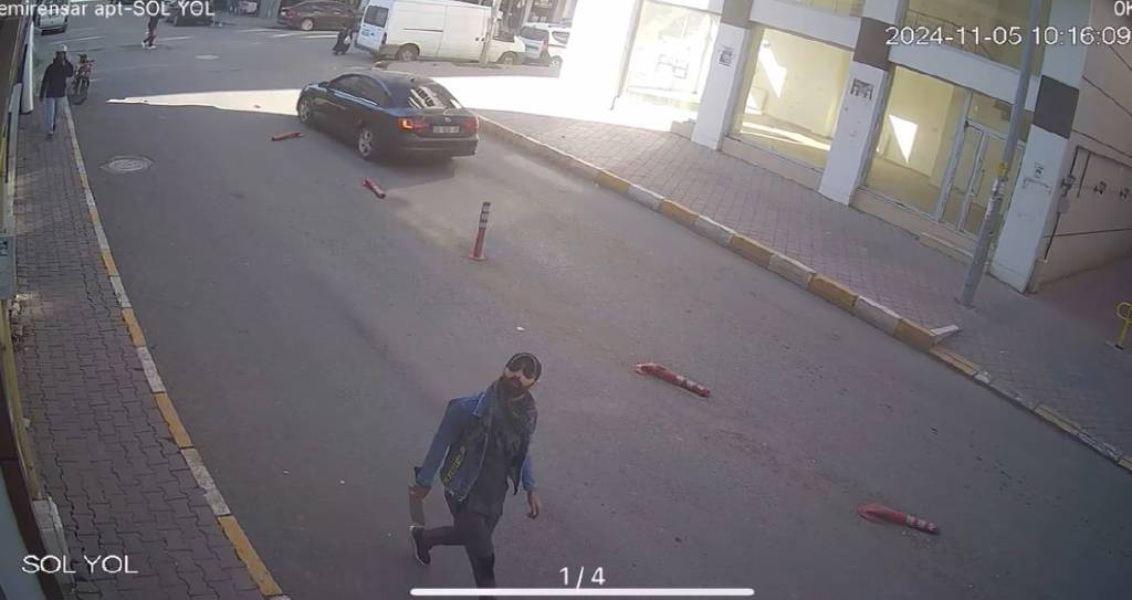 AK Parti binasına satırlı saldırı