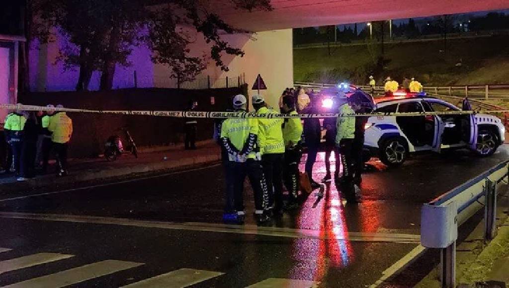 Kazaya müdahale eden polislere İETT çarptı: Bir polis şehit oldu